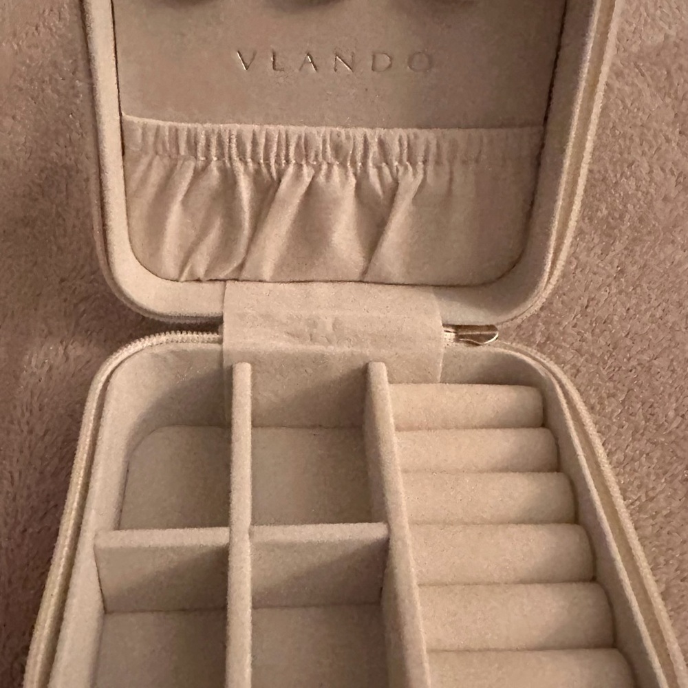 Cream Jewelry Box - Picture 3 of 3